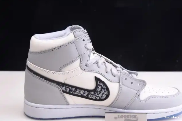 One Kick x Jordan 1 CN8607-002 shoe box) Retro High DR (DR 0602